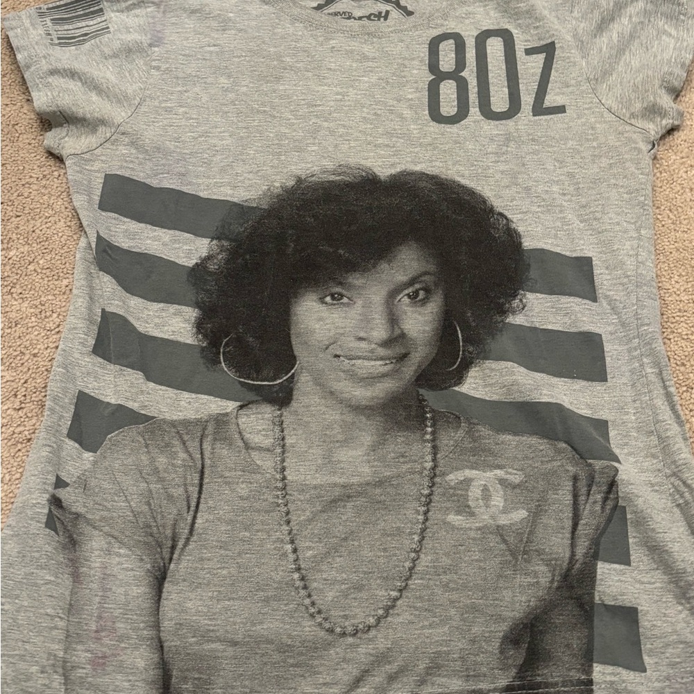 Served Fresh Women’s Small Clair Huxtable 80z Gray Graphic Tee T-shirt